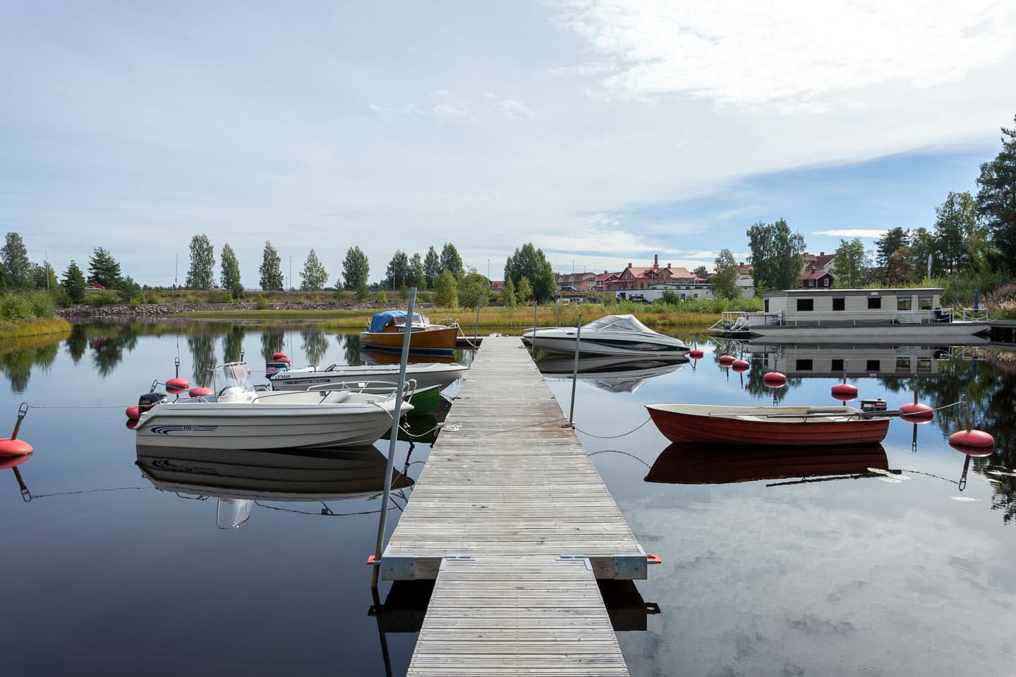 Camping och fiske vid First Camp Moraparken i Siljan och närliggande älvar i Dalarna.