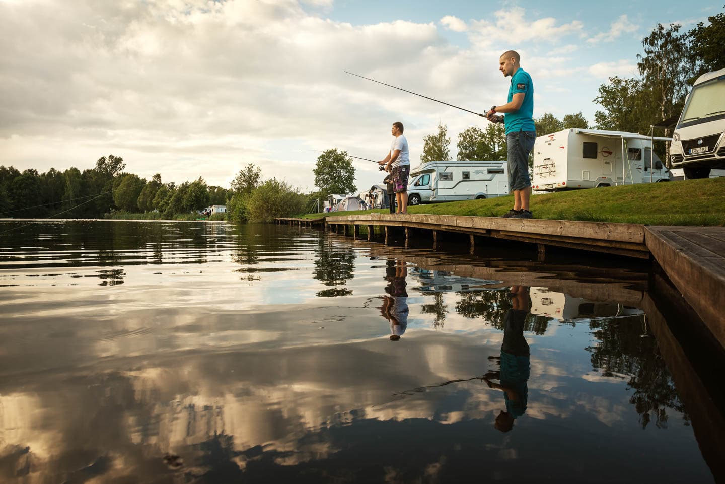Camping och fiske vid First Camp Röstånga nära Ringsjön – gädda, abborre och regnbåge.