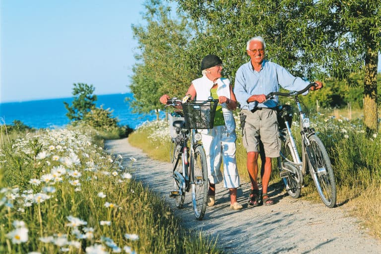 Cykling gennem naturen på campingferien i Jylland