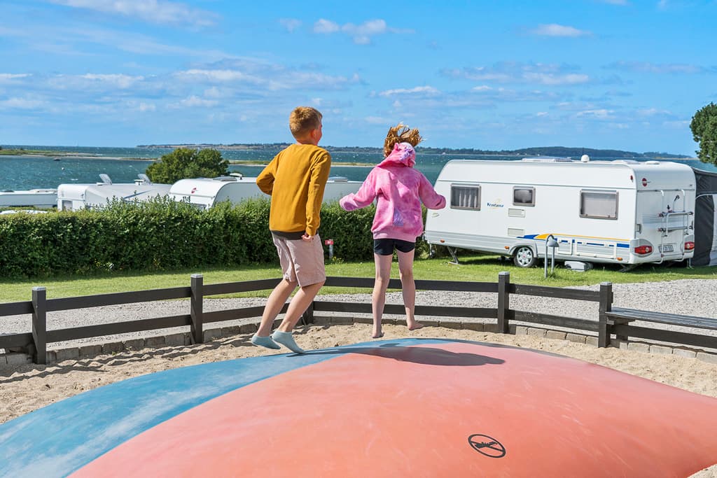 Campingplads i Danmark med havudsigt og mange aktiviteter for børn. First Camp Bøjden.