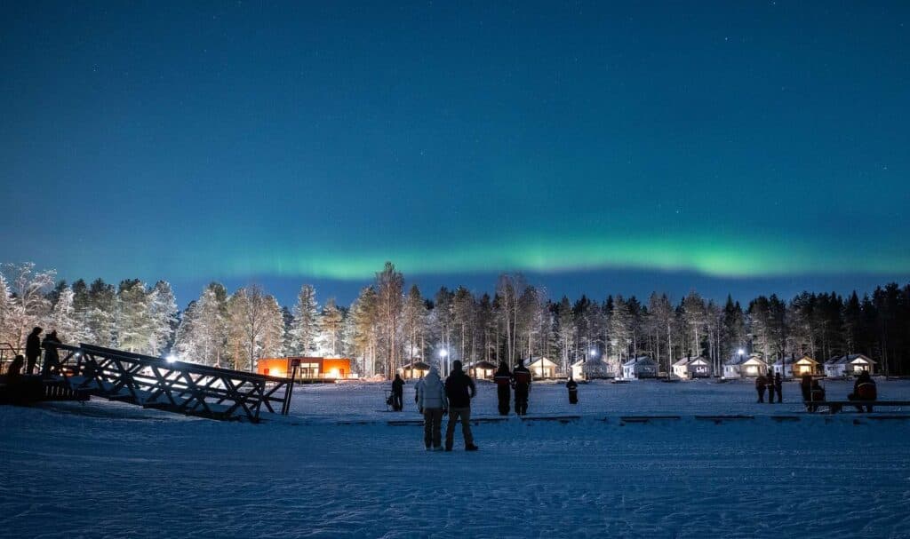 Arcus Luleå norrsken över camping och stugområdet