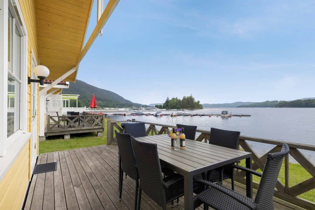 Strandhytta - stuga i norsjö - altan