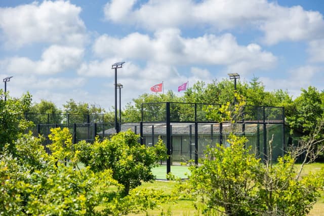 First Camp Klim Strand – Nordvestkystens campingplads nær havet med badeland, sjove aktiviteter og stugor.