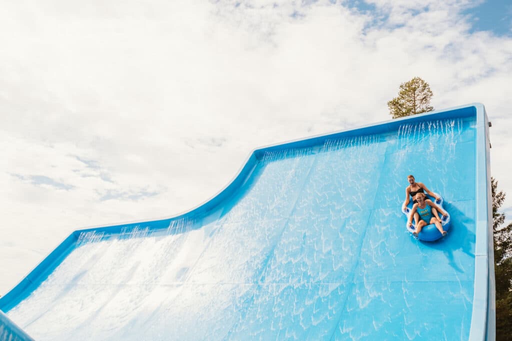Blå fartsfyllt vannsklie Bø Sommarland, Telemark