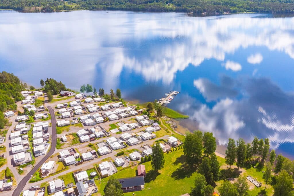 Vacker utsikt över sjön på campingen i Värmland First Camp Haganäset - Charlottenberg