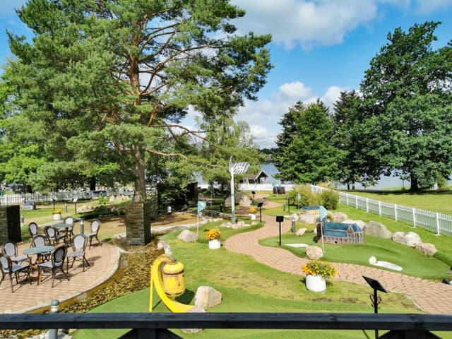 Äventyrsgolf och aktiviteter på campingen First Camp Herrgårdsliv - Kristinehamn