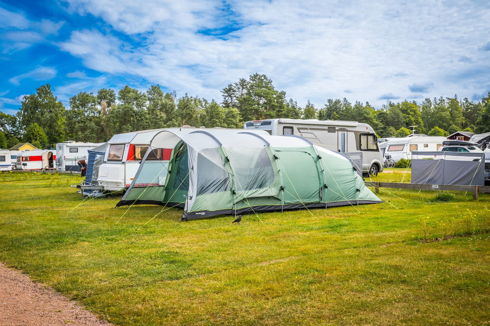 Camping för husvagn, husbil och tält på First Camp Herrgårdsliv - Kristinehamn i Värmland