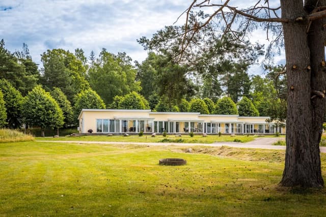 Exteriör för Alléstuga - på Herrgårdsliv i Värmland.