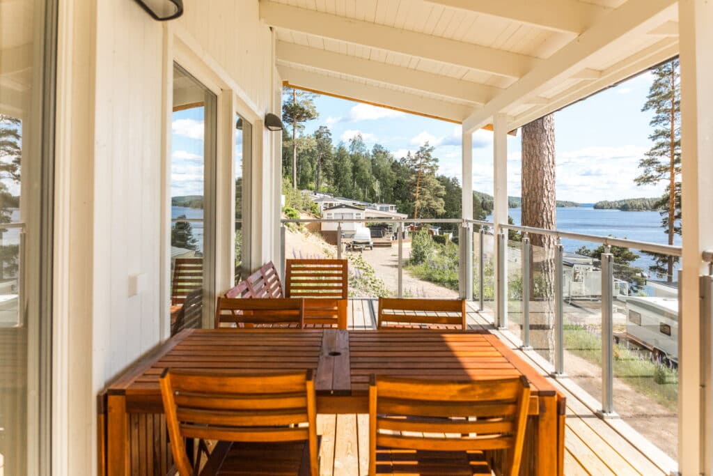 Altan för stuga Solsidan på Sommarvik.